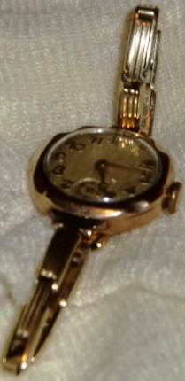 M149M Functional gold wrist watch